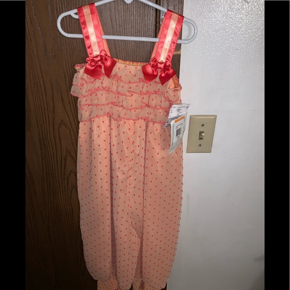 One piece girls outfit. - Picture 2 of 4